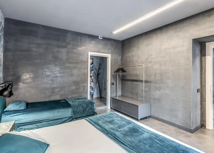 Lady Diamond نابولي