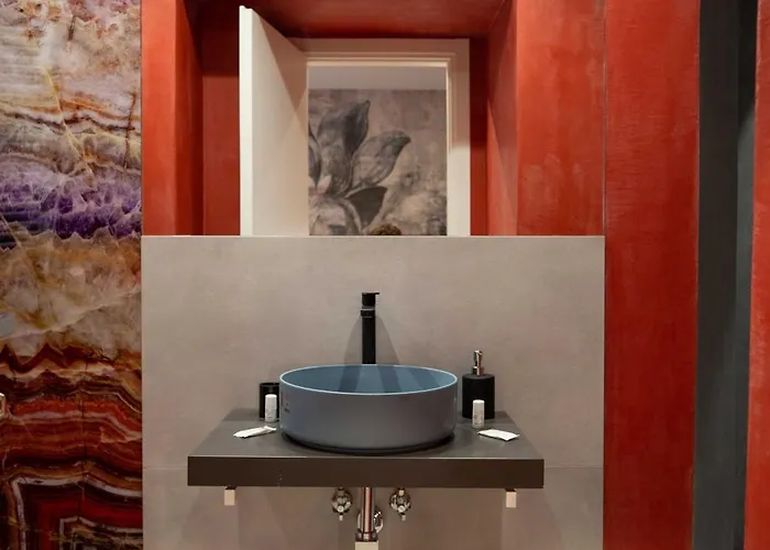 Lady Diamond نابولي