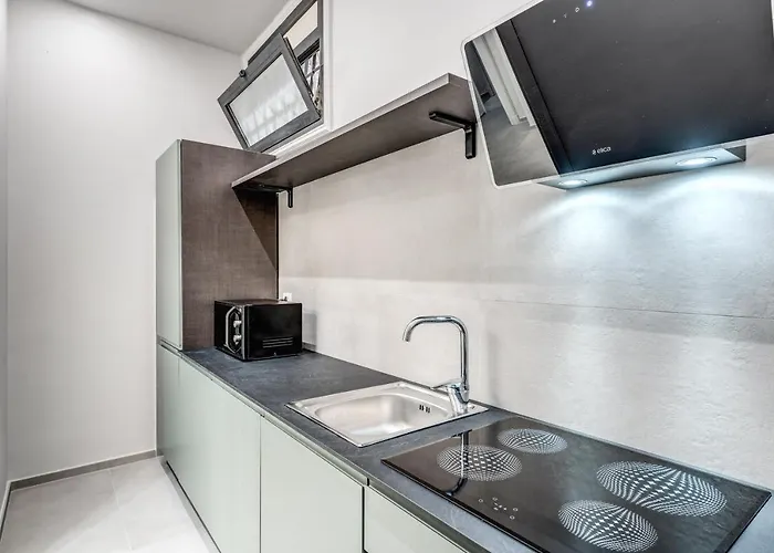 Lady Diamond نابولي